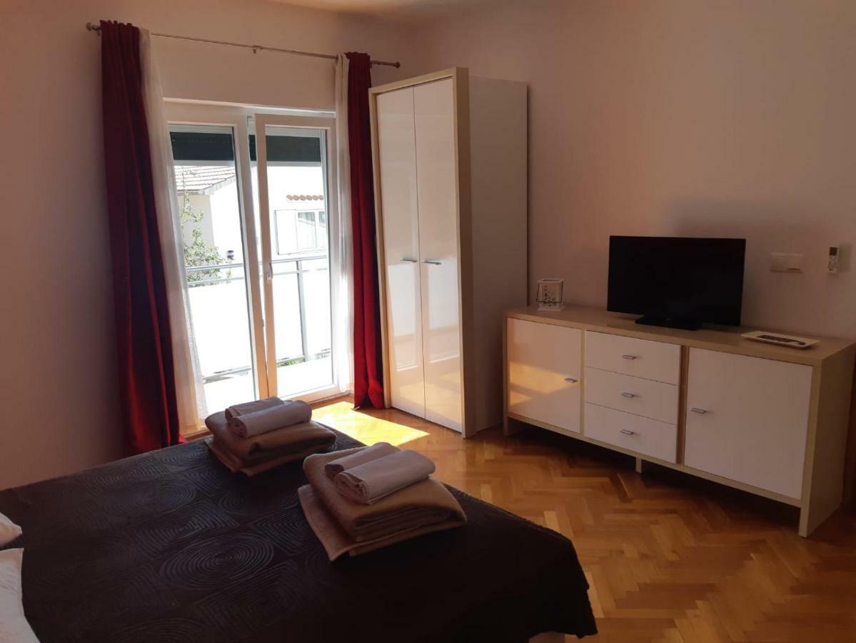 Apartments Perina Tisno Extérieur photo